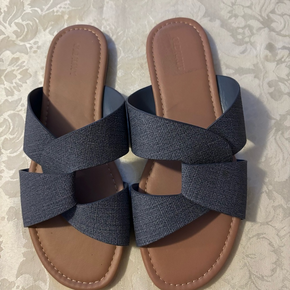 ❤️2/$15 or 3/$21❤️ Old Navy Faux Leather Link Strap Slip-on Sandals, Size 9 - Picture 3 of 10